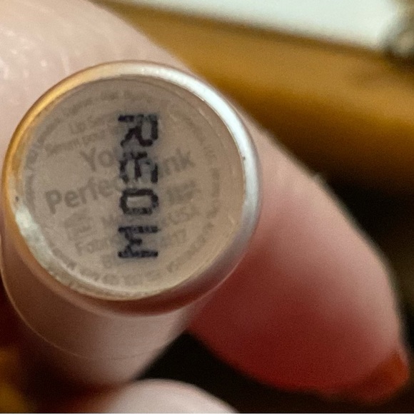 It cosmetic Brow power universal shade brow pencil n perfect pink lip serum, - Picture 4 of 4